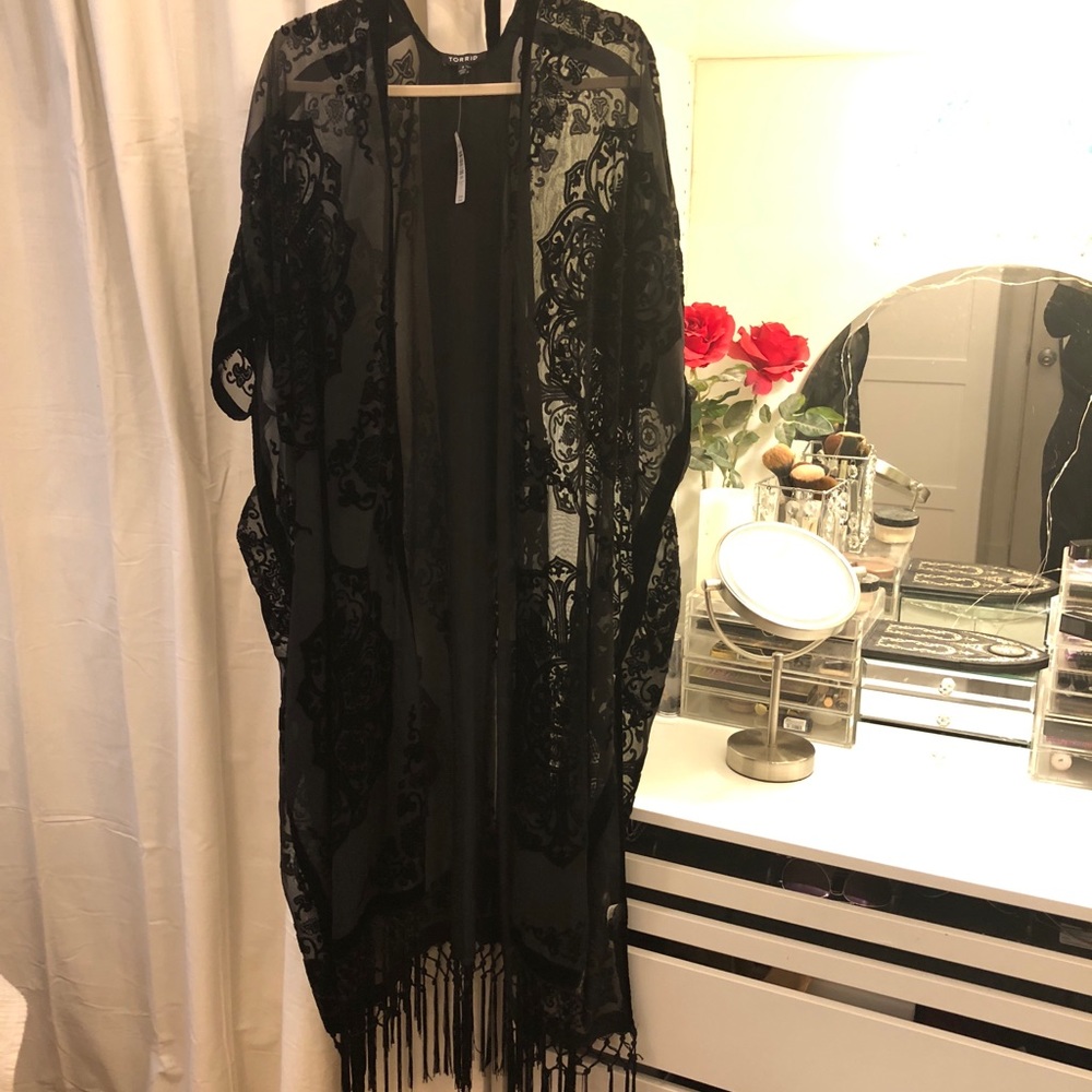 Torrid maxi  blck sheer and velvet kimono NWT sz1